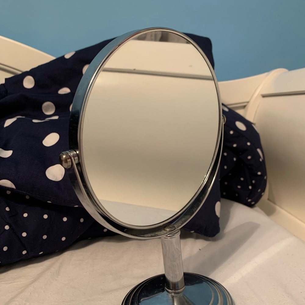Cosmetic Mirror w/ magnified side - Picture 5 of 6